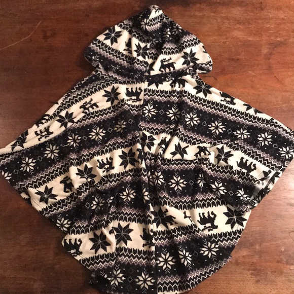 •BUNDLE ONLY• RUE21 PONCHO - Picture 5 of 5